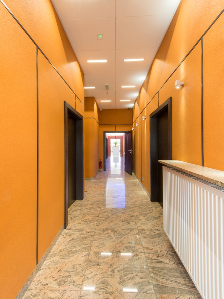 korytarz - hala produkcyjno-magazynowa z budynkiem biurowym, dla Polamp, Bieniewiec, woj. mazowieckie