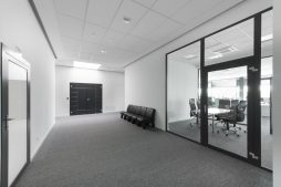 wnętrze budynku biurowego - hala produkcyjna z budynkiem biurowym, dla Adams, Mrągowo
