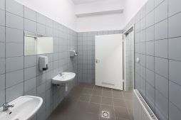 łazienka - hala produkcyjna z częścią biurową, dla Markos, Słupsk, woj. pomorskie