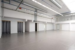 wnętrze hali 1 - hala produkcyjna z budynkiem biurowym, dla NWM, Gubin, woj. lubuskie
