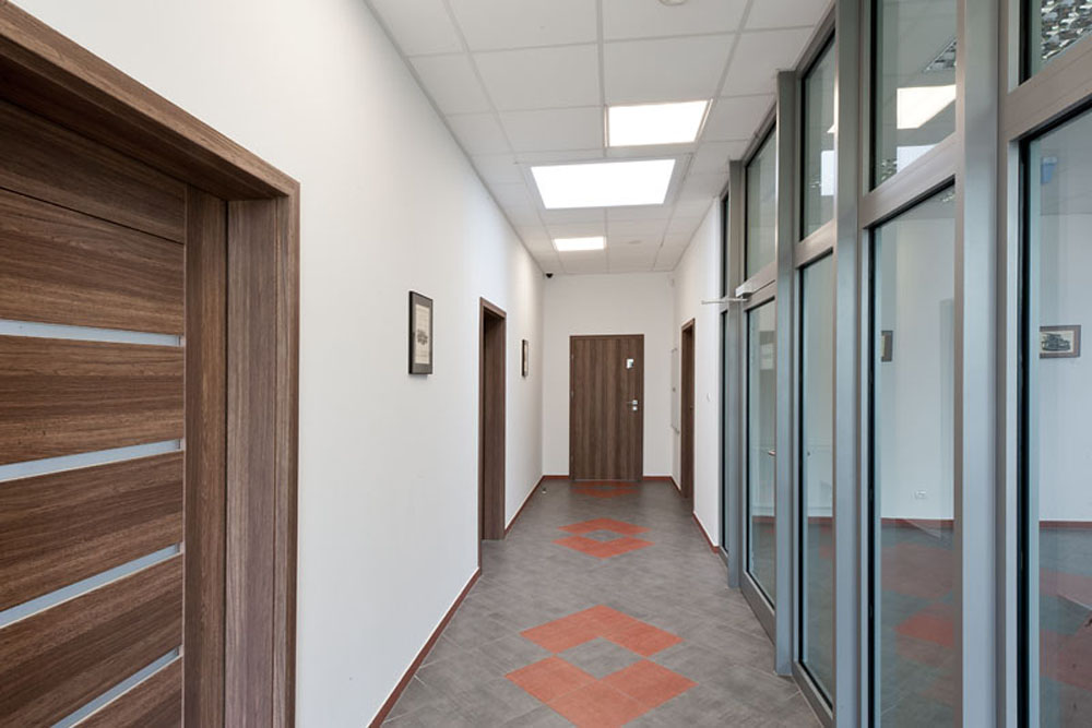korytarz - hala produkcyjna z budynkiem biurowym, dla El-press, Lublin, woj. lubelskie