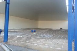 układanie instalacji ogrzewania podłogowego w mroźni 1 - hala produkcyjna z budynkiem biurowym, Żdżary, dla Futrex