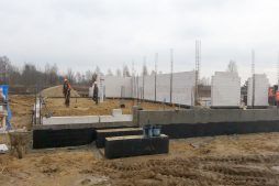 stawianie ścian konstrukcyjnych - budynek socjalno-biurowy, dla BB Investments, Łomna