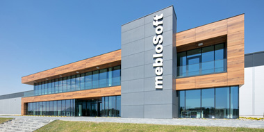 Siedziba MebloSoft – elegancka lekkość inspirowana branżą meblarską
