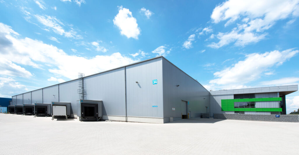 zdjęcie hali z budynkiem biurowym - hala magazynowa z budynkiem biurowym, dla Sun Garden Poland, Malanów