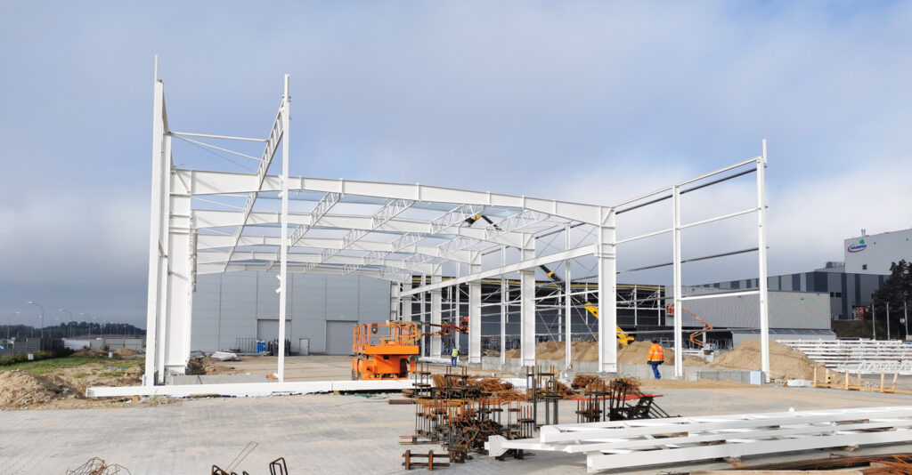 prace montażowe przy rozbudowie inwestycji - rozbudowa w generalnym wykonawstwie, dla AdamS, Mrągowo, woj. warmińsko-mazurskie