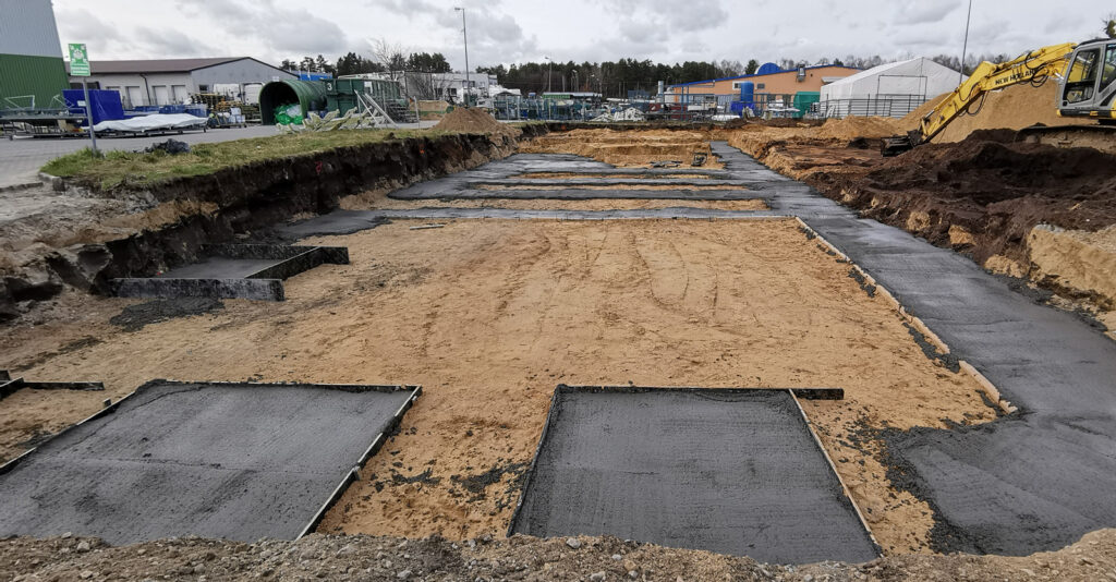 beton podkładowy dla fundamentów - hala produkcyjna, dla Markos, Głobino k. Słupska, woj. pomorskie