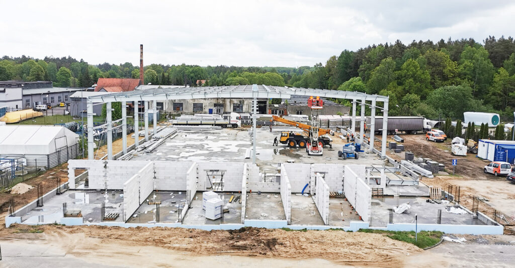 wznoszenie ścian zaplecza socjalnego - budowa pod klucz, hala dla producenta łodzi, firmy Markos, Głobino, woj. pomorskie