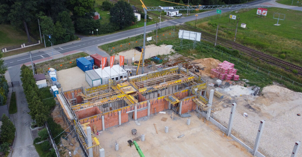 KAPICA – hala produkcyjna okien i&nbsp;drzwi