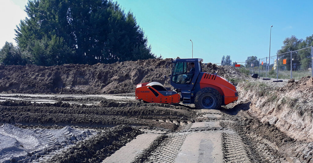 odhumusowanie terenu - hala produkcyjno-magazynowa, woj. zachodniopomorskie, Koszalin, Fabryka Flag Linea