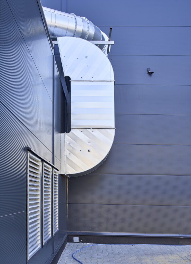 zbliżenie na kanał wentylacyjny - zakład produkcyjny dla Mardom Pro, projekt i generalne wykonwstwo CoBouw Polska, Lipniki Stare, woj. mazowieckie