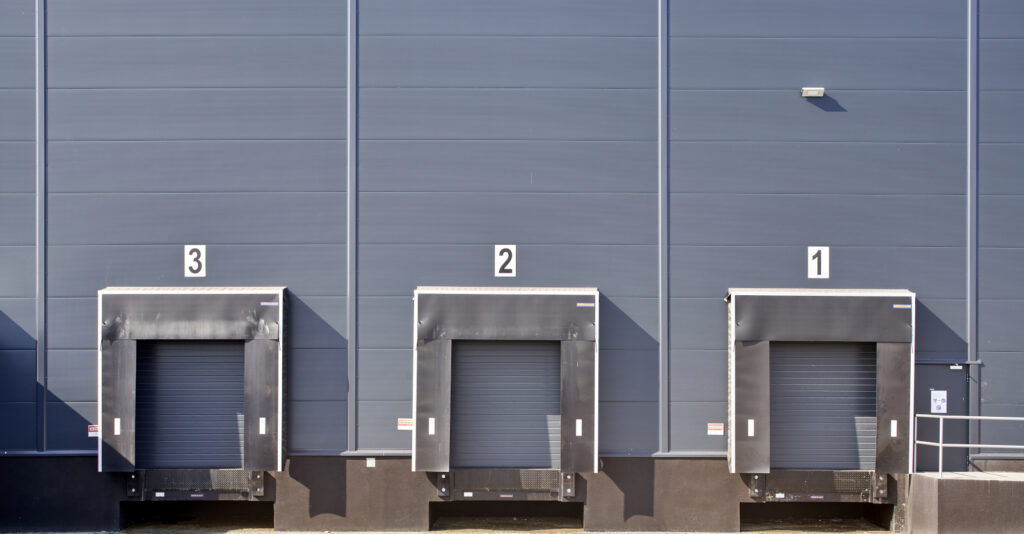 doki w zakładzie produkcyjnym Mardom Pro - hala o powierzchni 20.000 m2, generalne wykonawstwo CoBouw Polska, Lipniki Stare, woj. mazowieckie