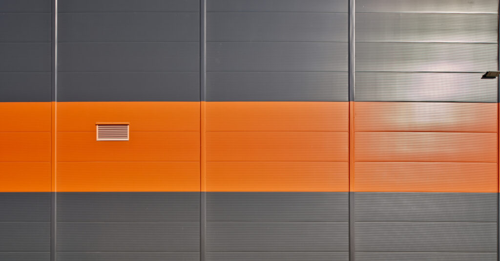 kolorystyka elewacji hali - trzecia hala dla Mardom Pro, generalne wykonawstwo CoBouw Poslka, woj. mazowieckie