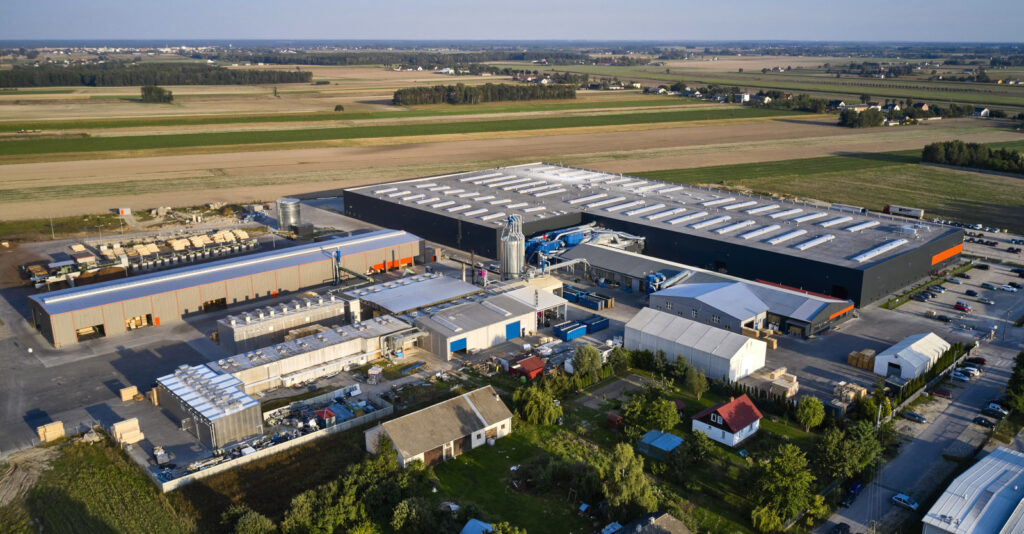 hala w ujęciu z lotu ptaka - hala produkcyjno-magazynowa z częścią socjalno-biurową, dla Grupy Mardom, woj. mazowieckie