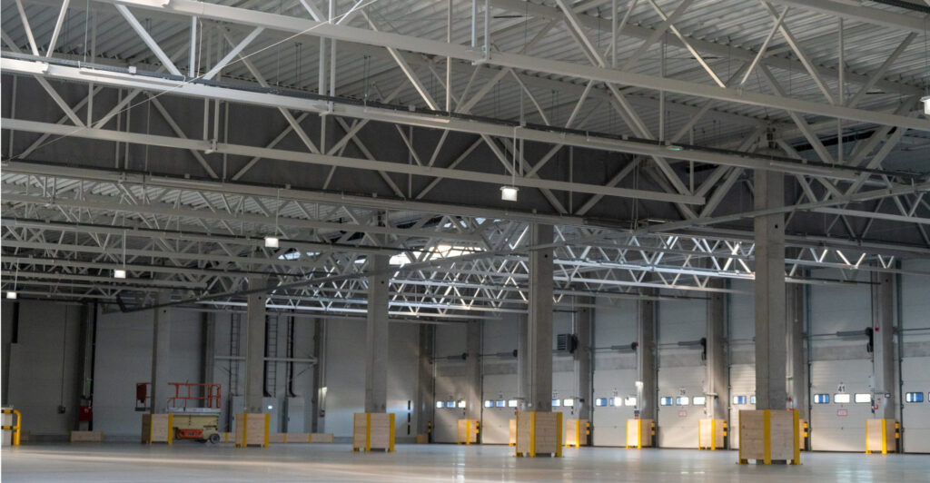 hala crossdock od środka