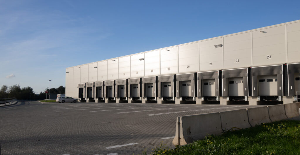 hala crossdock z zewnątrz