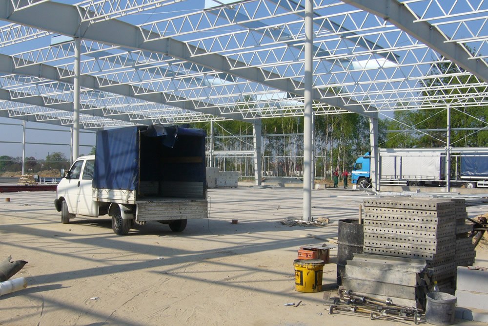 Hale stalowe – rodzaje i&nbsp;rozwiązania konstrukcyjne hal