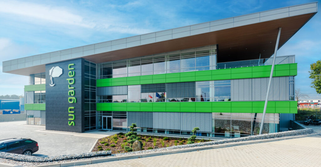 zdjęcie elewacji frontowej - hala magazynowa z budynkiem biurowym, dla Sun Garden Poland, Malanów
