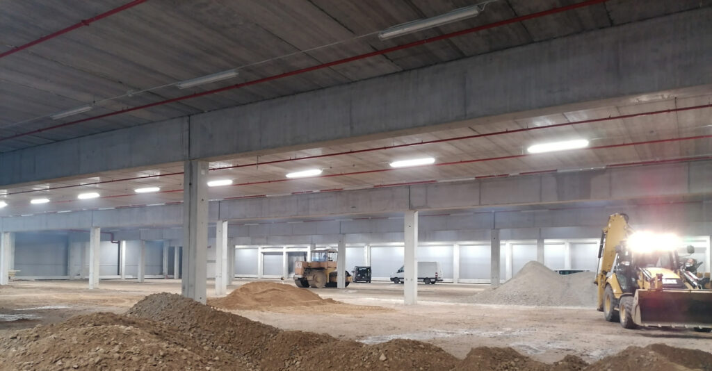 prace przygotowawcze do wykonania posadzki w hali - kompleks hal produkcyjno-magazynowych, dla Sun Garden Polska, Malanów, woj. wielkopolskie
