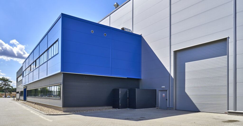 kolorystyka elewacji budynku socjalno-biurowego - hala przemysłowa, dla Sirmax Polska, Kutno, woj. łódzkie