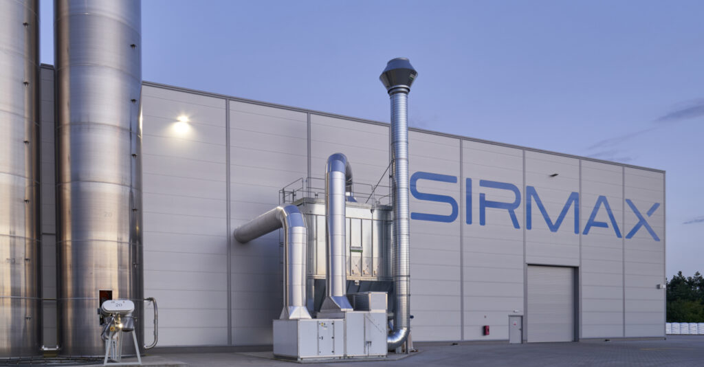 centrala wentylacyjna z systemem odpylania - hala produkcyjno-magazynowa z budynkiem socjalno-biurowym, Sirmax Polska, branża tworzyw sztucznych, CoBouw Polska, woj. łódzkie