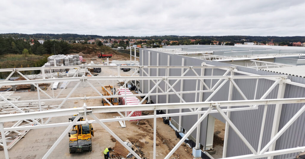 widok z góry na konstrukcję w montażu - rozbudowa inwestycji, AdamS, Mrągowo, woj. warmińsko-mazurskie