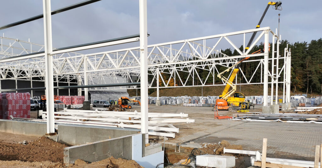 prace przy montażu konstrukcji - inwestycja dla firmy AdamS, Mrągowo, woj. warmińsko-mazurskie