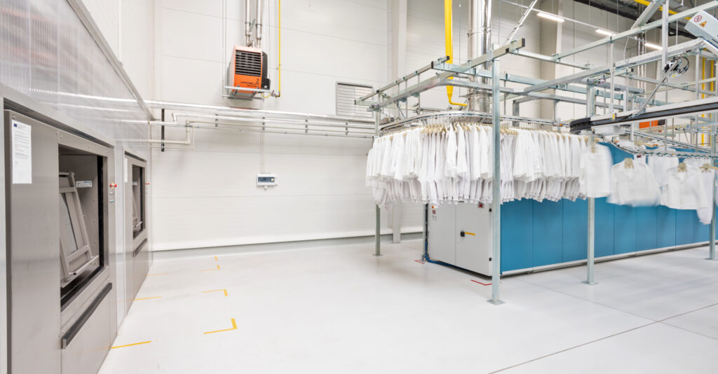 hala pralni - hala stalowa, zrealizowana przez CoBouw Polska, dla Bardusch Polska, w Bochni, woj. małopolskie