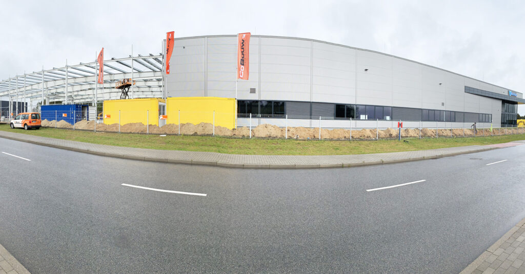 rozbudowa hali produkcyjno-magazynowej - inwestycja dla firmy Viscon, rozbudowa istniejącej hali, w Płaszewku, Słupska SSE, woj. pomorskie