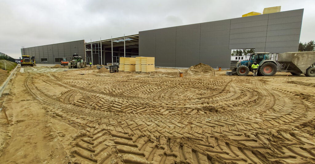 obudowa ścian hali - rozbudowa hali, Viscon Group Poland, Płaszewko, woj. pomorskie