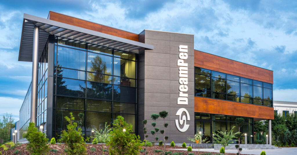 widok ogólny inwestycji - hala produkcyjno-magazynowa z budynkiem biurowym, firma DeamPen, Zielona Góra