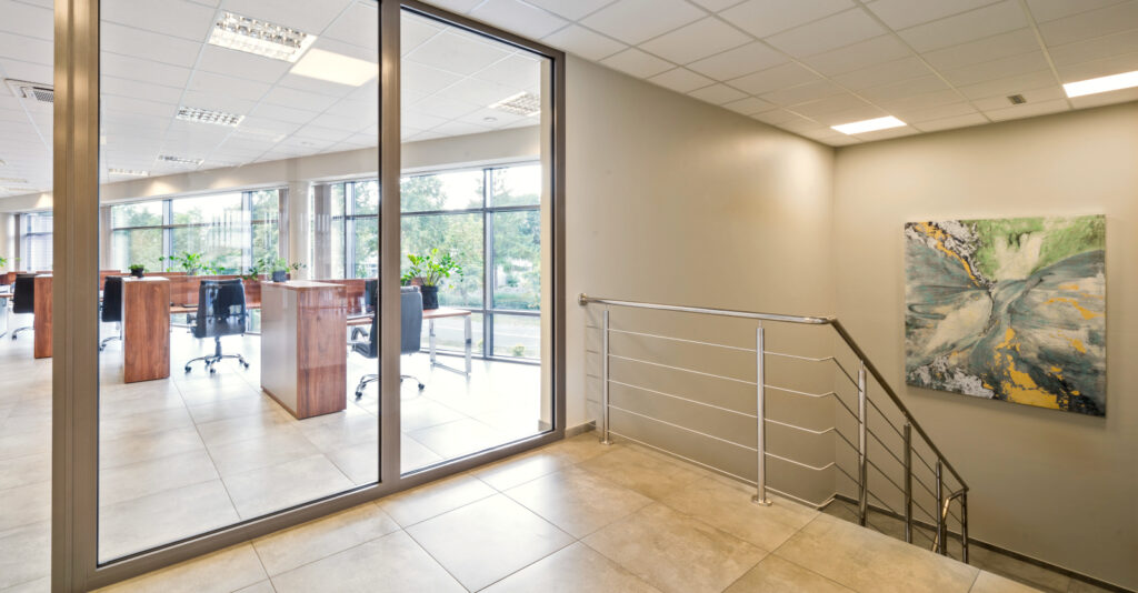 piętro w budynku biurowym - hala produkcyjno-magazynowa z budynkiem biurowym, DreamPen, inwestycja w Zielonej Górze, woj. lubuskie