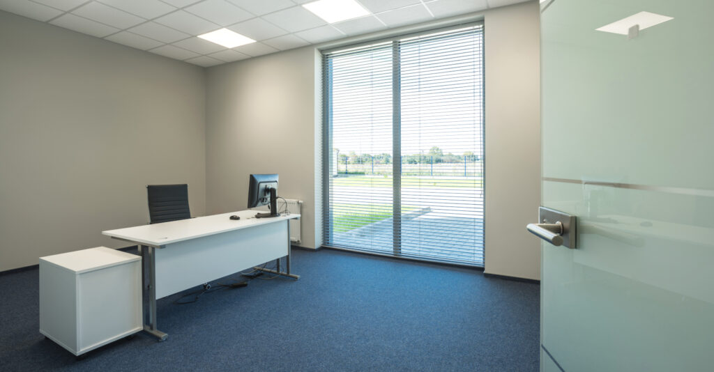 pomieszczenie biurowe - inwestycja dla Bardusch Polska, generalny wykonawca CoBouw Polska, pralnia przemysłowa, woj. małopolskie