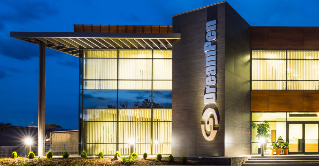 przeszklenia w budnku biurowym - hala produkcyjno-magazynowa z biurowcem, dla firmy DreamPen, w Zielonej Górze, woj. lubuskie