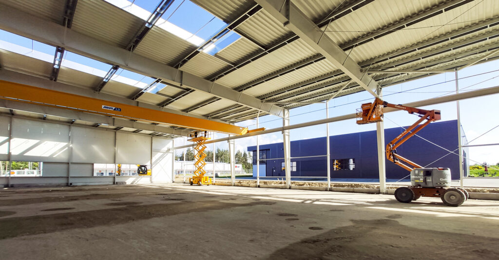 montaż drugorzędnej konstrukcji hali - budowa obiektu przemysłowego, dla firmy Viscon, o powierzchni 3.500 m2, w Płaszewku, woj. pomorskie