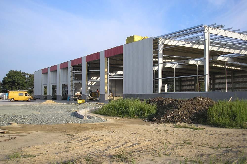 hala w trakcie budowy - centrum logistyczne z budynkiem biurowym, dla Schavemaker, Kąty Wrocławskie