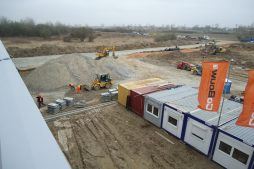 prace budowlane na terenie inwestycji - hala produkcyjna z budynkiem biurowym, dla Uniservice, Skarbimierz