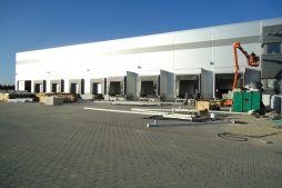 stacje dokujące w trakcie budowy - sortownia owoców z częścią biurową, dla Europejskie Centrum Owocowe, Rębowola