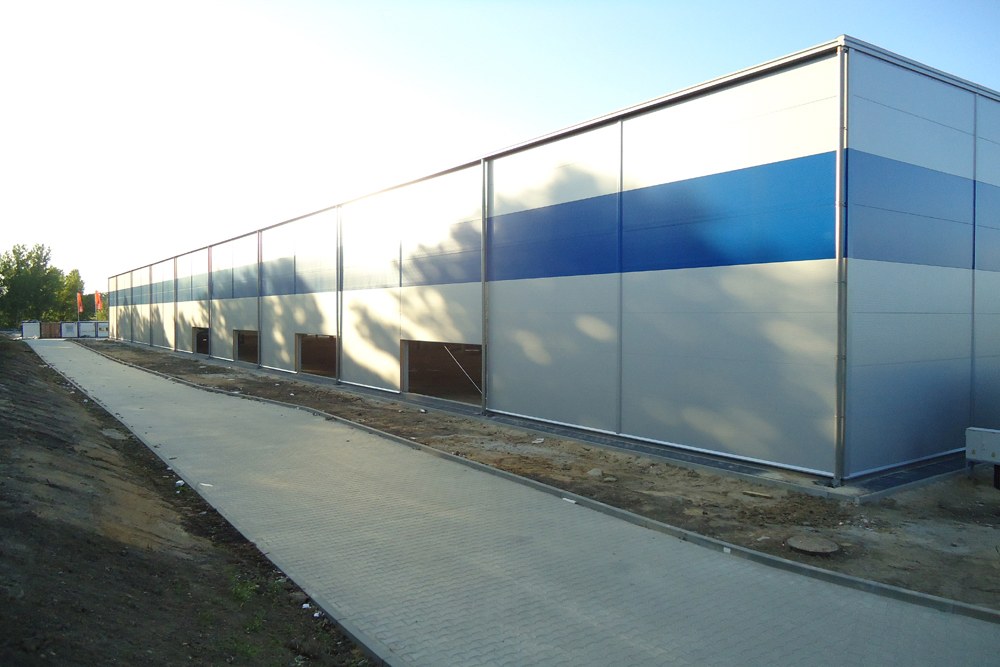 ściana tylna w trakcie budowy 2 - hala magazynowa z budynkiem biurowym, dla Hurtap SA, Głogów, woj. dolnośląskie