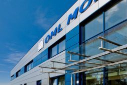 zbliżenie na detal elewacyjny - hala produkcyjna z budynkiem biurowym, dla OML Morando, Czerwionka-Leszczyny