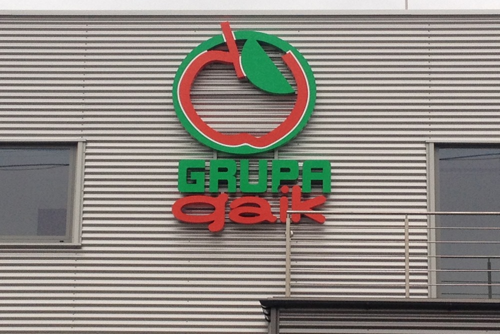 zbliżenie na logo - sortownia i przechowalnia owoców z częścią biurową, dla Gaik, Witalówka