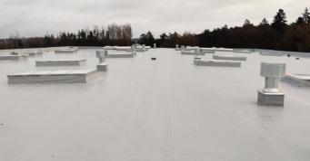dach pokryty membraną PVC - magazyn produktów Inco SA, w Suszu, woj. warmińsko-mazurskie