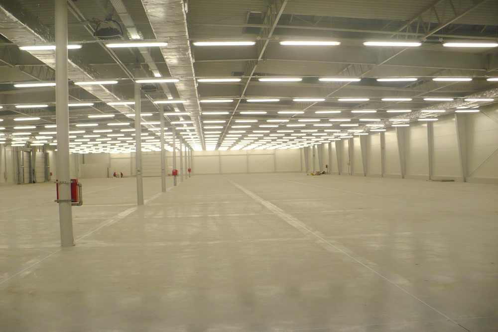 wnętrze hali 5 - hala produkcyjna z budynkiem biurowym, dla Meblomaster, Węgrów, woj. mazowieckie
