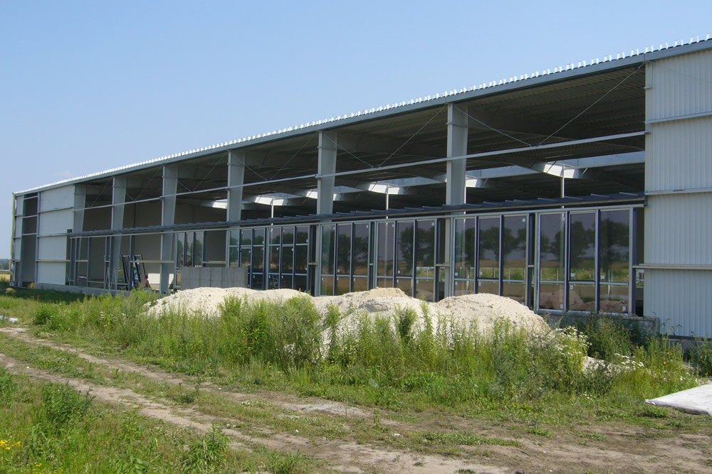 elewacja w trakcie budowy - hala produkcyjna z częścią biurową, dla Nome Polska, Mników, woj. małopolskie
