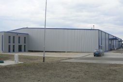 ściana boczna - hala produkcyjno-magazynowa z budynkiem biurowym, dla Norpol, Łozienica, woj. zachodniopomorskie