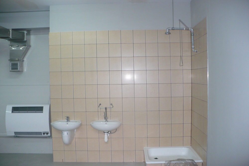 pomieszczenie sanitarne - hala produkcyjna z budynkiem biurowym, dla Meblomaster, Węgrów, woj. mazowieckie