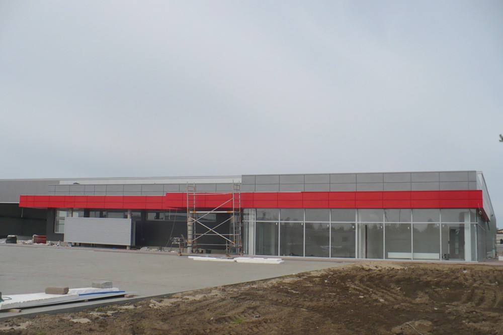 montaż paneli elewacyjnych - hala produkcyjna z budynkiem biurowym, dla Auto-Hak, Słupsk, woj. pomorskie
