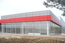 elewacja budynku biurowego - hala produkcyjna z budynkiem biurowym, dla Auto-Hak, Słupsk, woj. pomorskie
