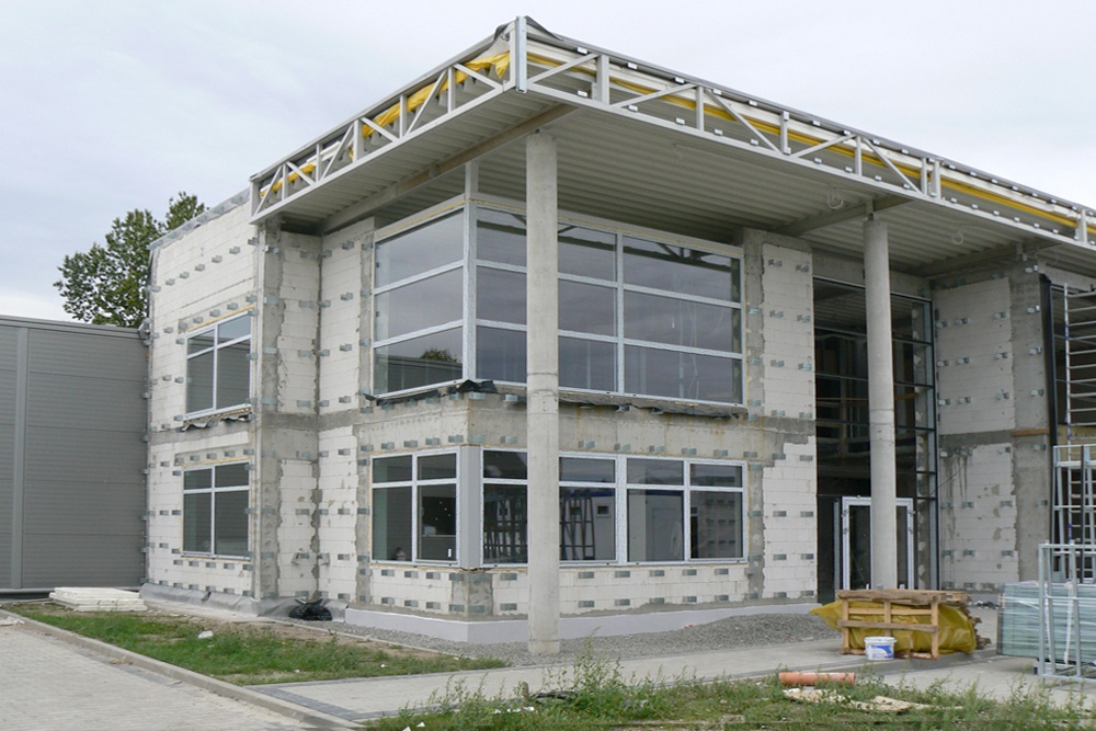 montaż paneli elewacyjnych 2 - hala produkcyjno-magazynowa z budynkiem biurowym, dla Viva Plus, Bytom, woj. śląskie