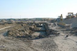 fragment terenu budowy - hala produkcyjna z częścią socjalno-biurową, dla Medos, Chełmno, woj. kujawsko-pomorskie